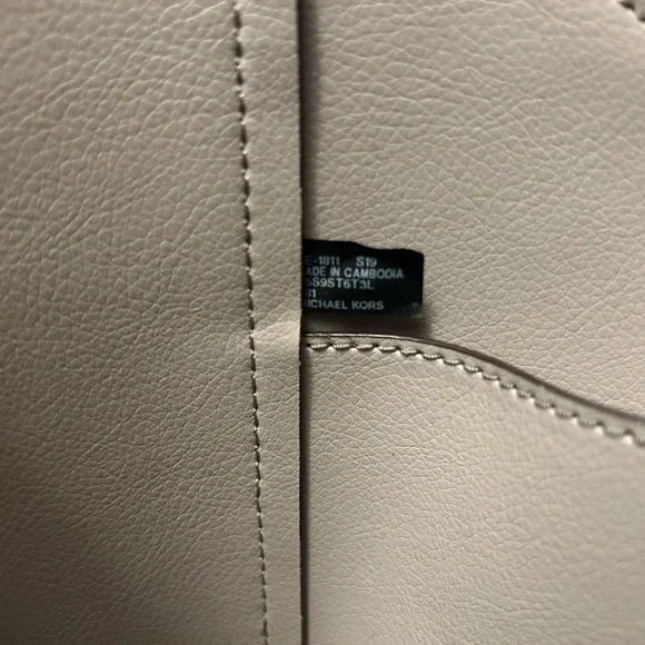 Michael Kors Cassie Pearl Grey Leather Tote - Picture 11 of 11